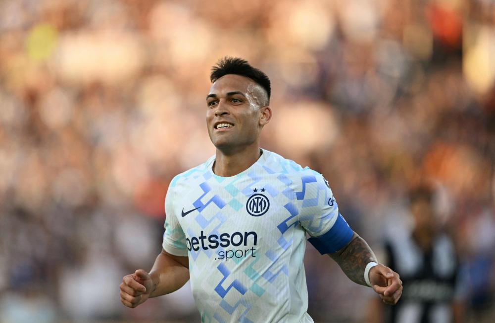 罗马诺：赫罗纳租借曼城后卫维托尔-雷斯已达成原则协议